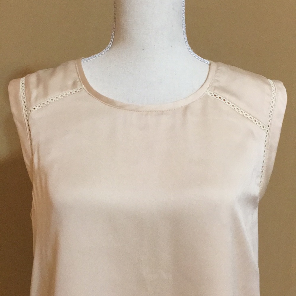 ✨TCEC✨CREAM SLEEVELESS TOP - Picture 6 of 15